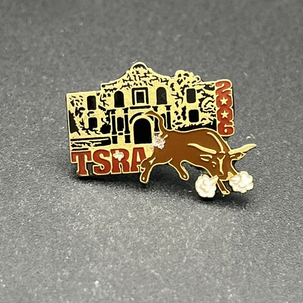 2006 Tri‎ State Rodeo Association Bull Lapel Hat Pin